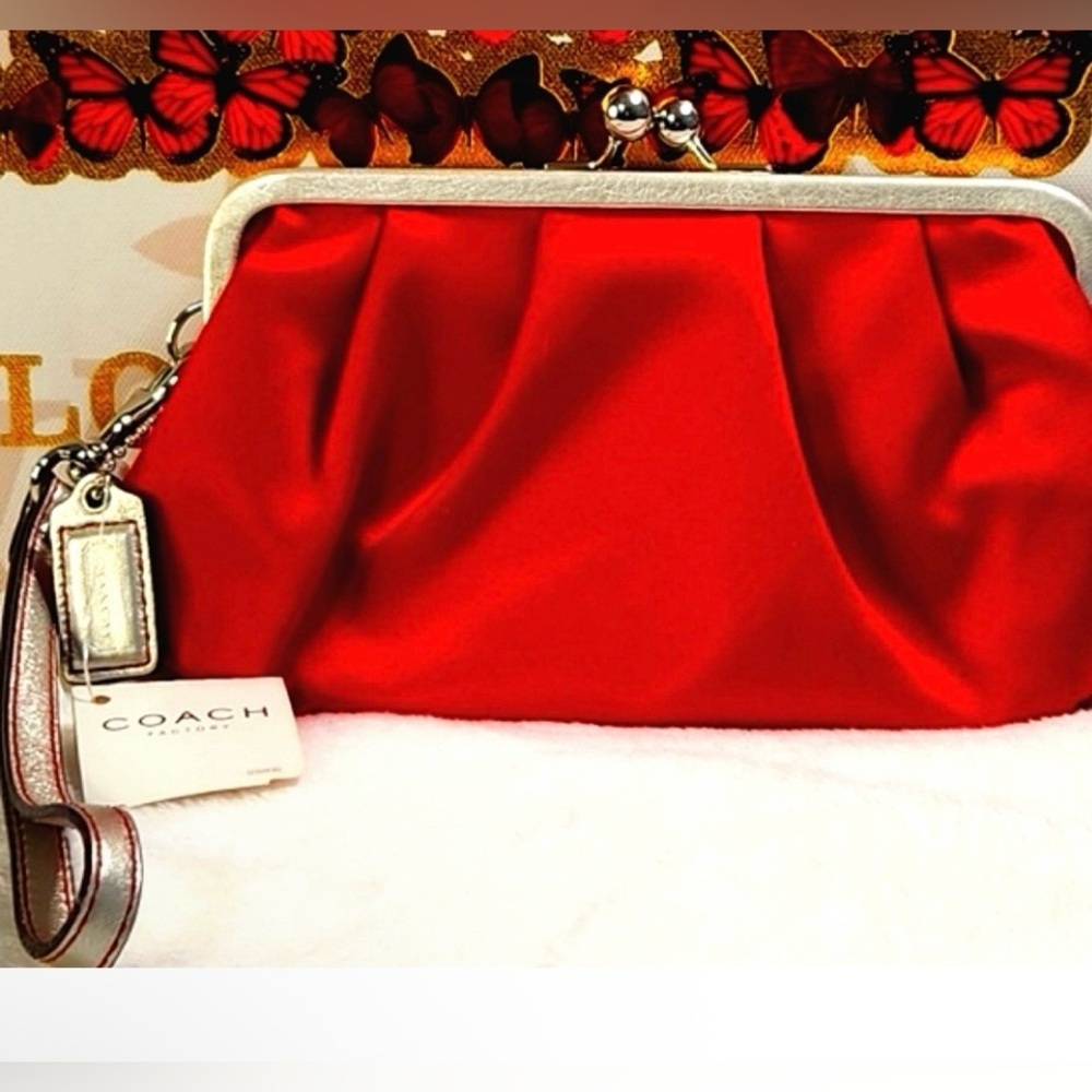 COACH KISS LOCK CLUTCH NWT - Picture 2 of 7